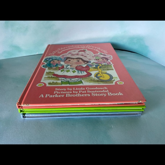 STRAWBERRY SHORTCAKE VINTAGE 80s COLLECTABLE HARDCOVER BOOK BUNDLE OF 3 - Picture 15 of 16